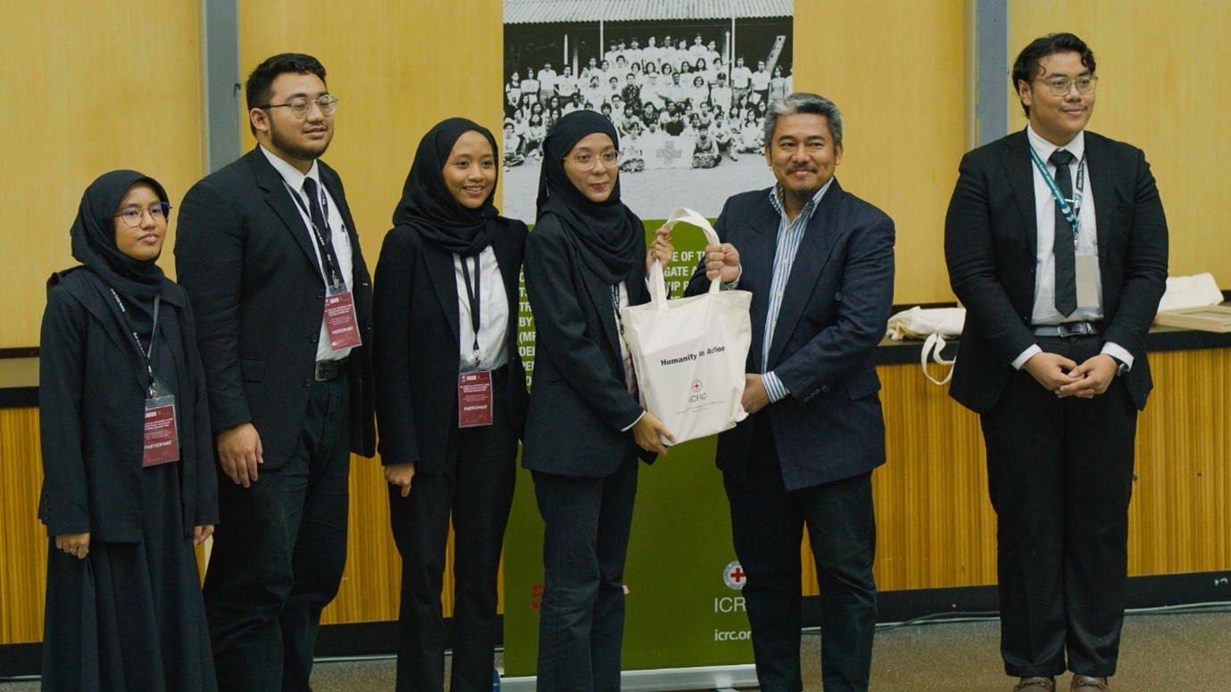 IIUM MOOT MOOTER EMERGED AS THE BEST ORALIST AND THE FIRST RUNNER UP FOR THE INTERNATIONAL HUMANITARIAN LAW MOOT COMPETITION 2022