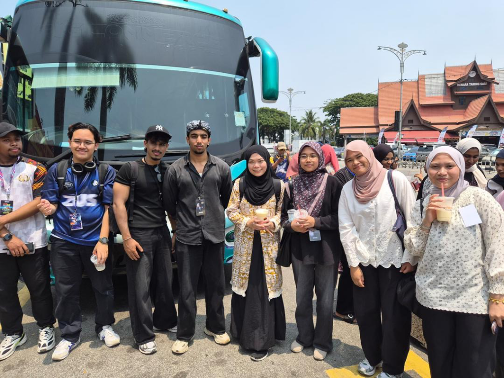 ICTSS Malacca trip today 🇲🇾 KICT international students out and about learning Malaysian culture, visiting iconic places, and making memories along the way. A big thank you to Sr Ana for assisting our students throughout the visit in Malacca.