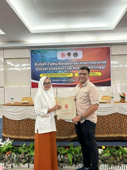 Asst. Prof. Dr Muhamad Rusdi Ahmad Rusmili gave talk at the Fort De Kock, Bukit Tinggi, Indonesia.